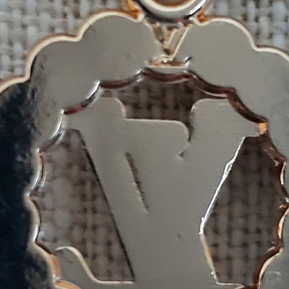 VINTAGE Louis Vuitton pearl Logo & gold vermeil sterling paperclip neckl… - Picture 4 of 9